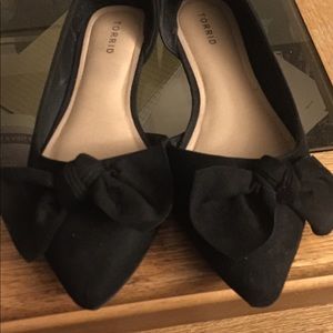 Women’s Size 12 Black Pointed Toe Flats (Torrid)